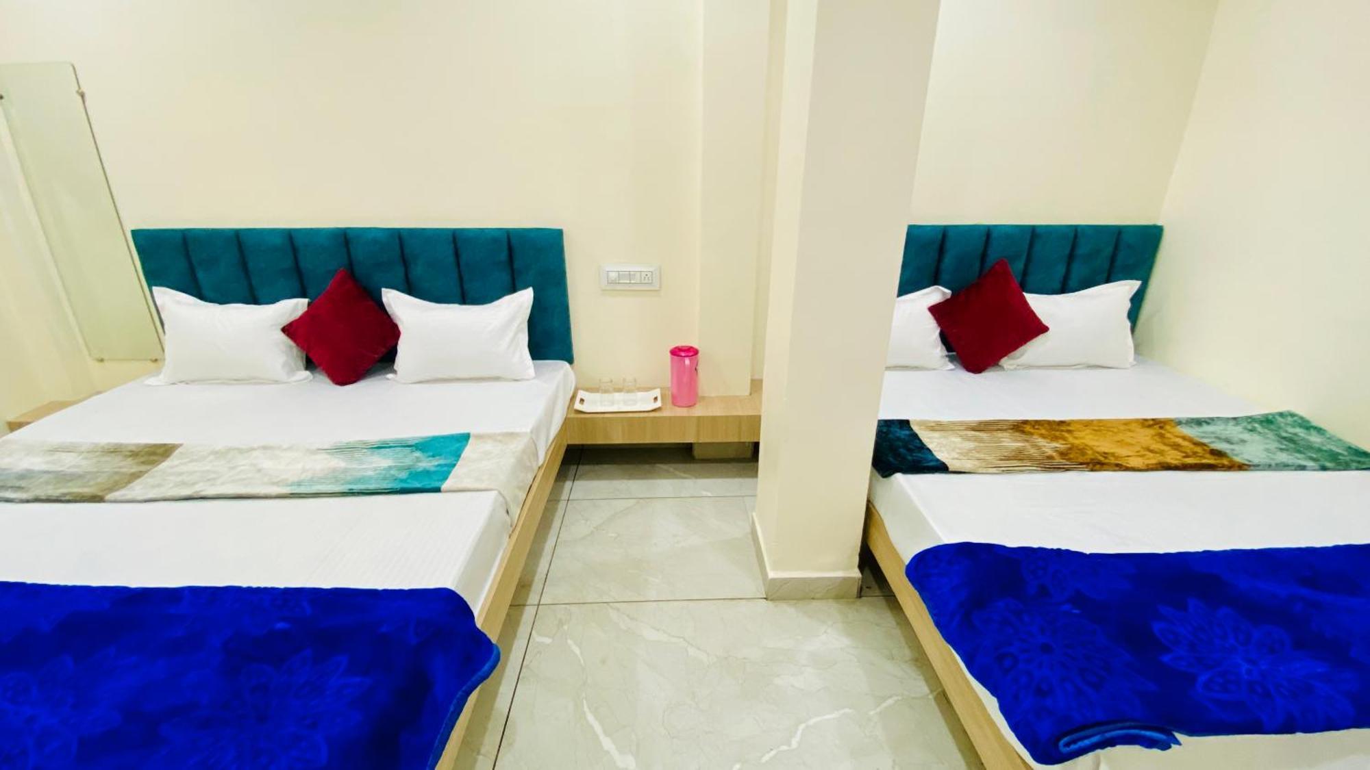 Hotel Raghavan In Front Of Railway Station Platform No 8 Ujjain Eksteriør bilde