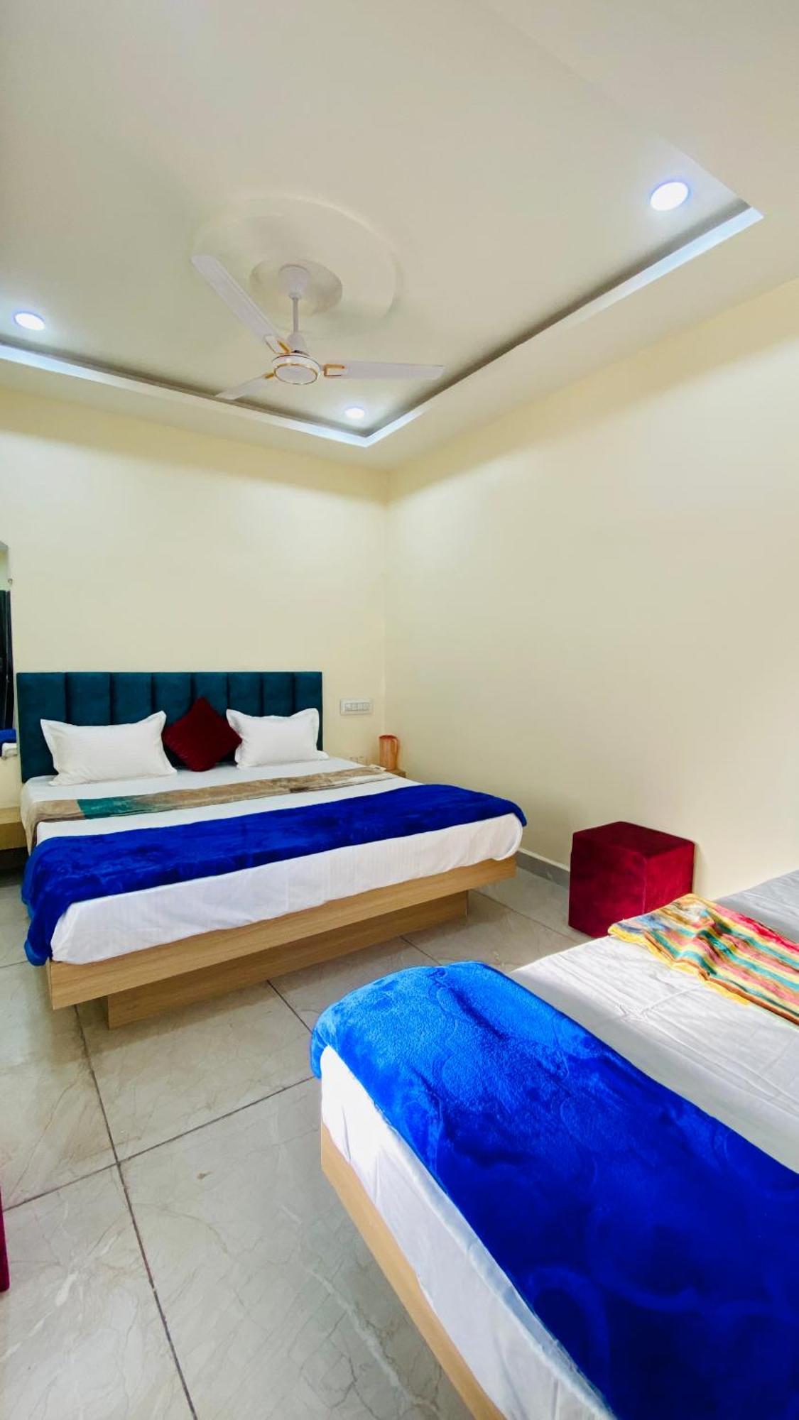 Hotel Raghavan In Front Of Railway Station Platform No 8 Ujjain Eksteriør bilde