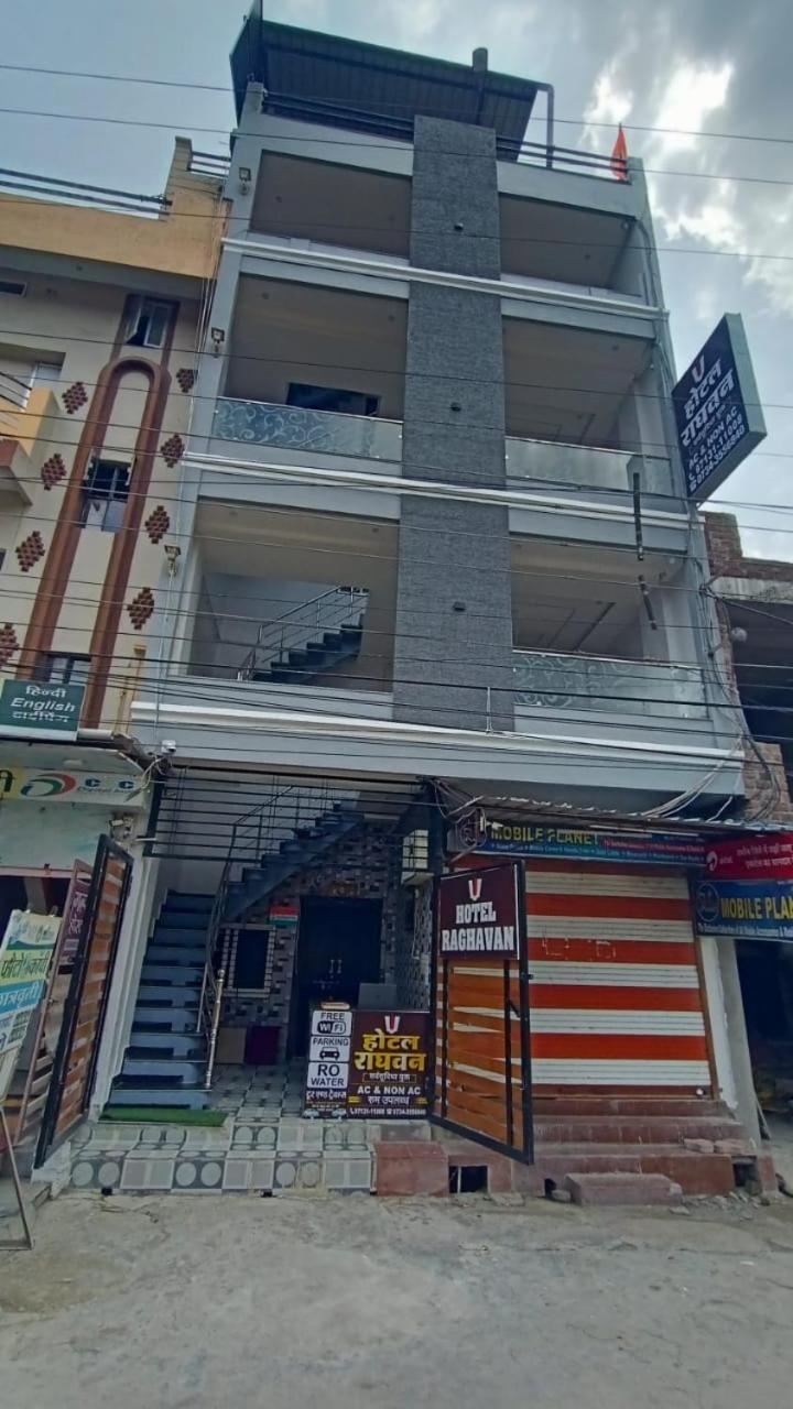 Hotel Raghavan In Front Of Railway Station Platform No 8 Ujjain Eksteriør bilde