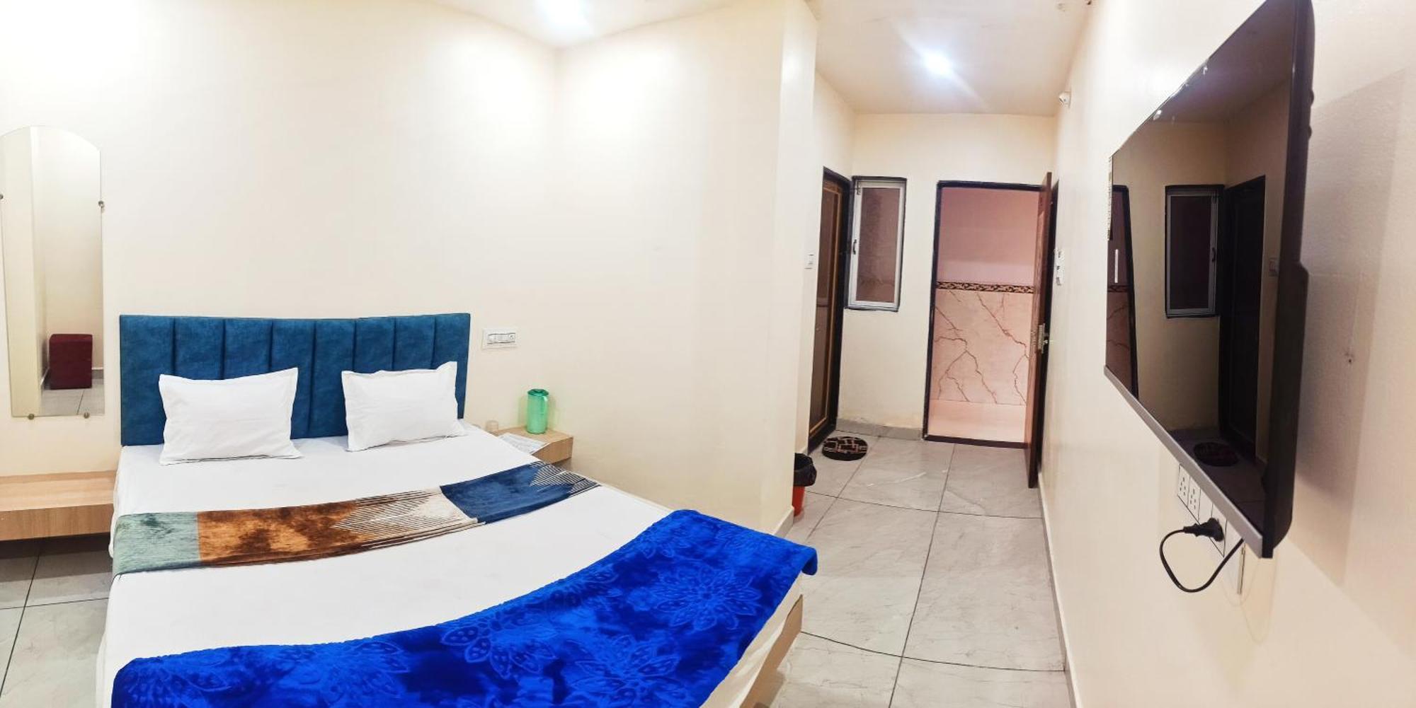 Hotel Raghavan In Front Of Railway Station Platform No 8 Ujjain Eksteriør bilde