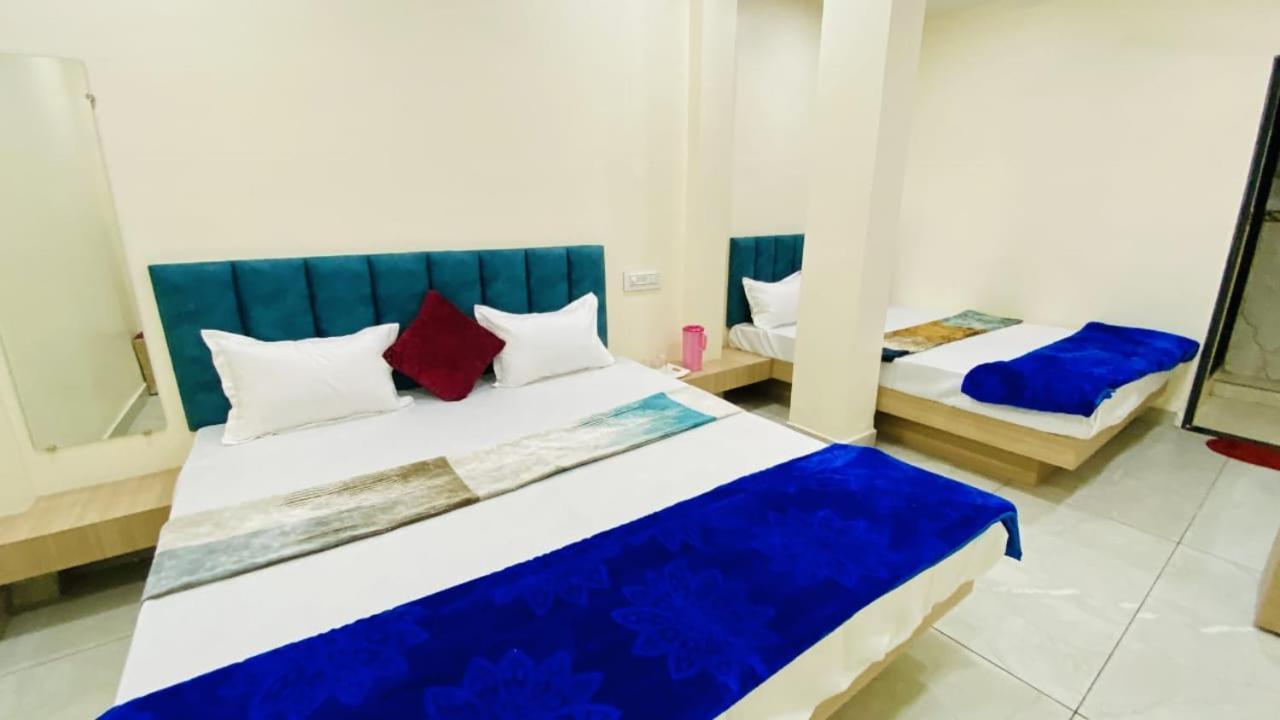 Hotel Raghavan In Front Of Railway Station Platform No 8 Ujjain Eksteriør bilde